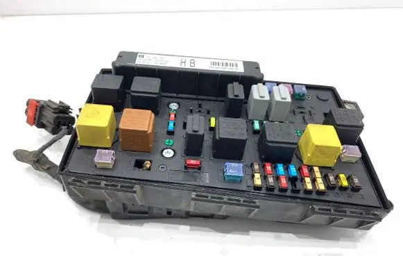 Opel Zafira B Fuse box set 13206754