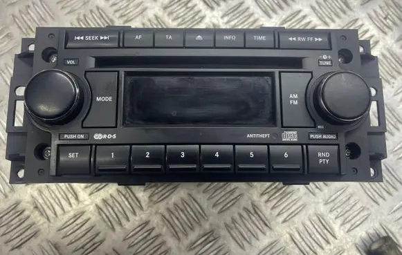 Chrysler 300 - 300C Radio/CD/DVD/GPS head unit P05064067AF