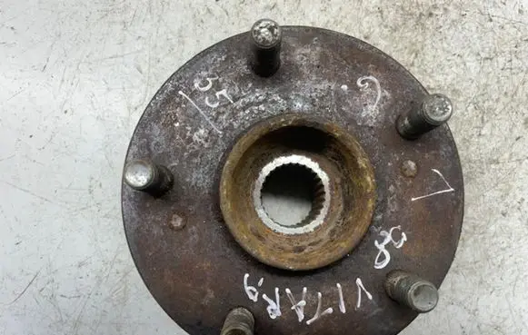 Suzuki Grand Vitara II Rear wheel hub