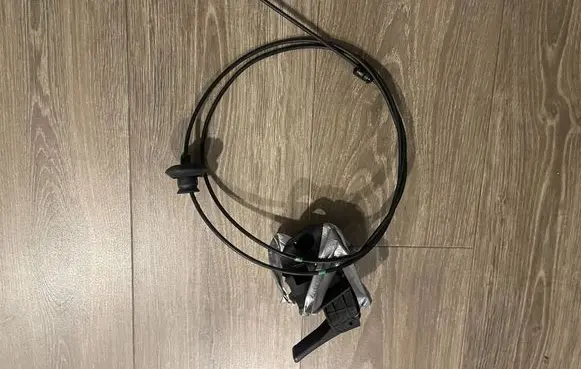 Citroen C5 Aircross Engine bonnet (hood) release handle