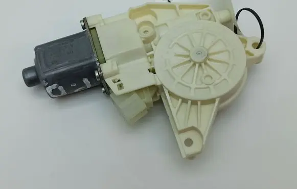 Mercedes-Benz B W246 W242 Front door window regulator motor A2469065200 0130822691