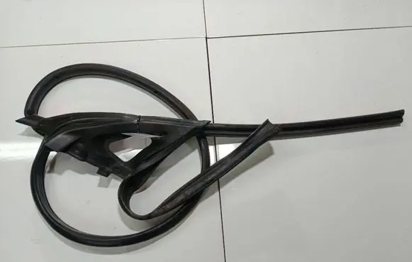 Mercedes-Benz CLS C219 Rubber seal front coupe door A2197200678