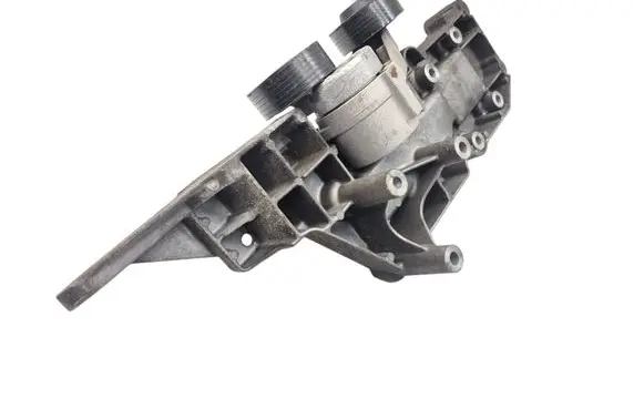Volvo XC90 Engine mounting bracket 8642196