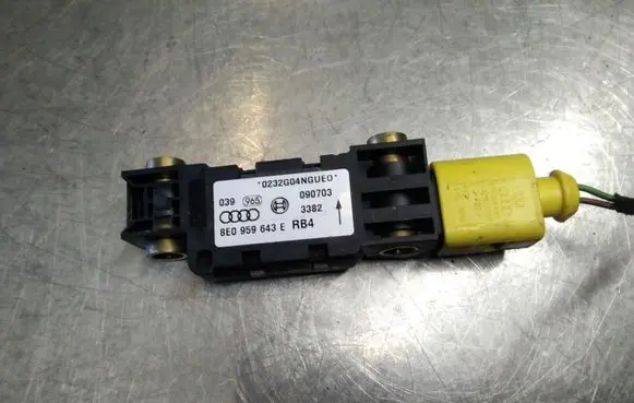 Audi A6 S6 C5 4B Airbag deployment crash/impact sensor 8E0959643E