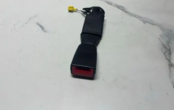Mercedes-Benz C W204 Rear seatbelt buckle A2048602669