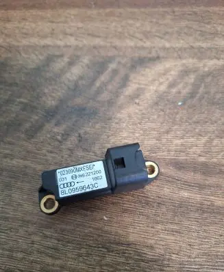 Audi A3 S3 8L Airbag deployment crash/impact sensor 8L0959643C 023090MXFSE 221200