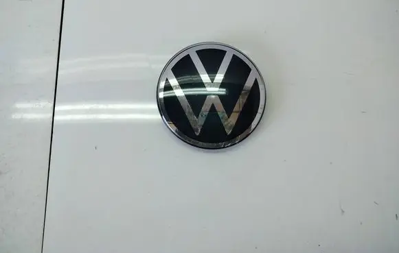 Volkswagen Golf VIII Manufacturer badge logo/emblem 5H0853601M