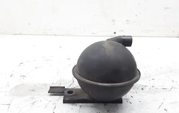 Volkswagen Golf IV Vacuum air tank 054129808