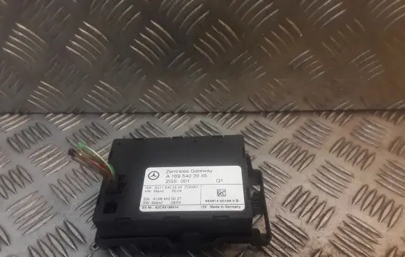 Mercedes-Benz B W245 Gateway control module 1695403945 A1695403945