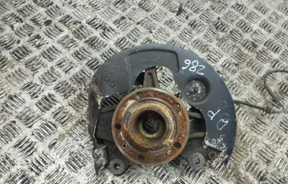 Citroen C4 II Picasso Front wheel hub