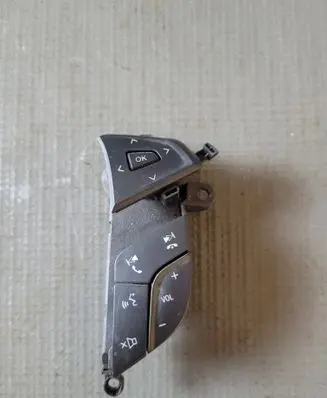 Ford Fusion II Steering wheel buttons/switches DG9T9E740DCW