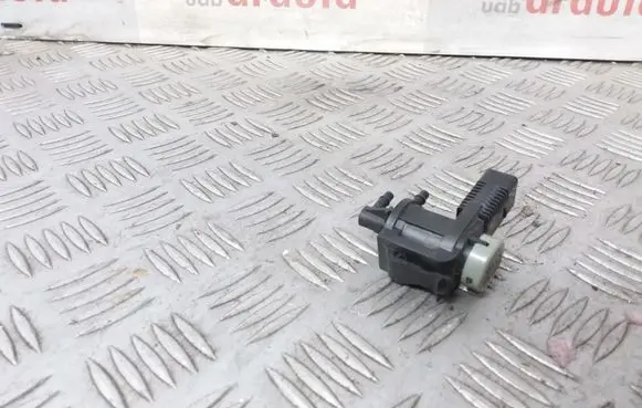 Volkswagen Touareg I Vacuum valve 1K0906283A
