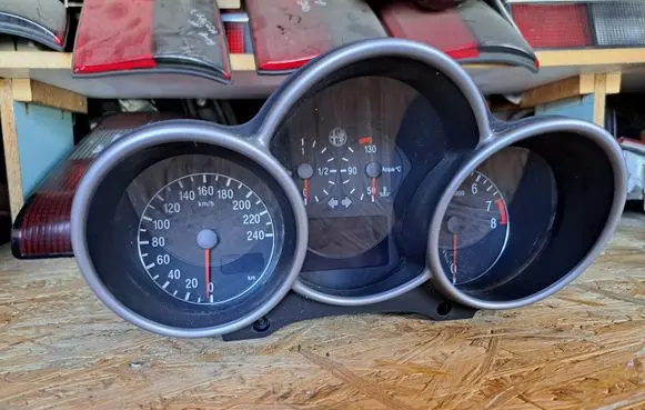 Alfa Romeo 147 Speedometer (instrument cluster) 735374409 110008953048