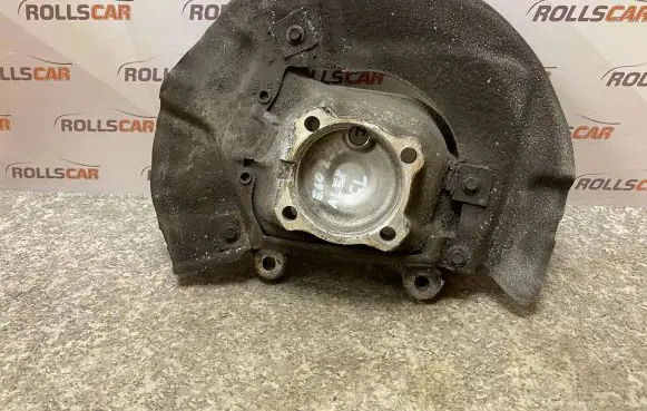 BMW 5 E60 E61 Front wheel hub spindle knuckle 6760953L