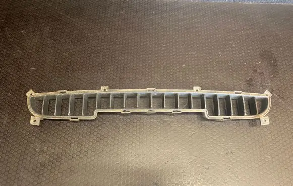 KIA Sorento Front bumper lower grill 865613E500