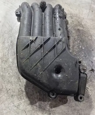 Volkswagen Polo III 6N 6N2 6NF Intake manifold 038129713H
