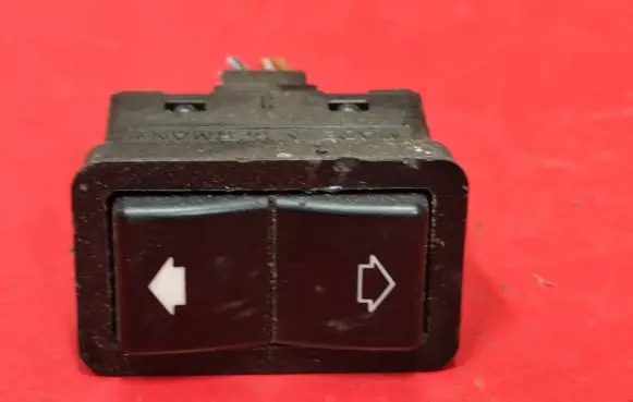 BMW 5 E39 Quarter vent window switch 8368974