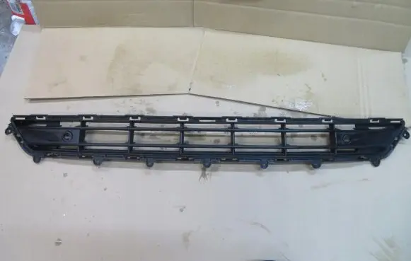 Volvo XC40 Front bumper lower grill 31449342