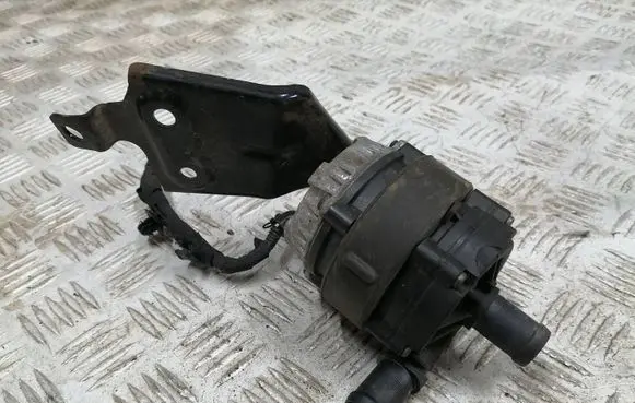Renault Captur II Water pump 210106635r 20200702