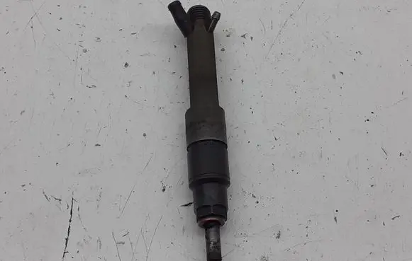 Volkswagen Golf IV Fuel injector 038130201G
