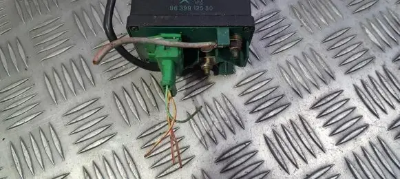 Peugeot 406 Glow plug pre-heat relay 9639912580