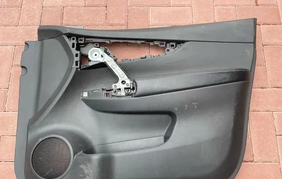 Nissan X-Trail T32 Front door card panel trim 809404CL0AX