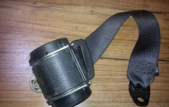 Opel Astra J Rear seatbelt 617425800 617472300B