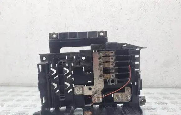 Volkswagen Touareg I Fuse module 7L0937548C