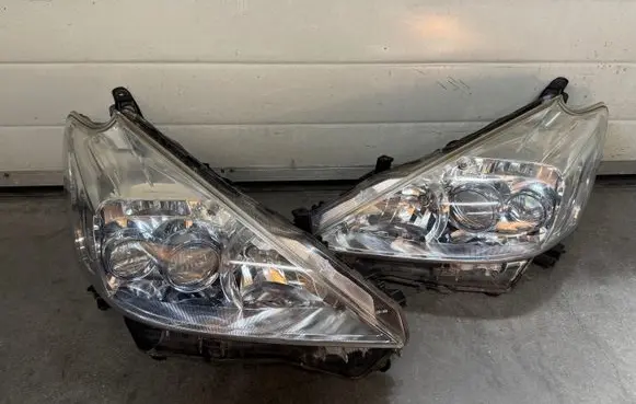 Toyota Prius+ (ZVW40) Headlights/headlamps set 4742