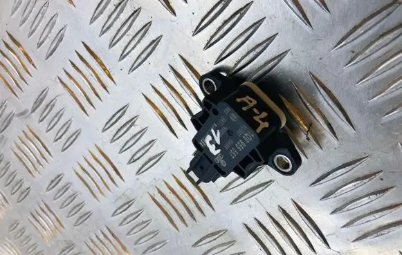 Volkswagen Eos Airbag deployment crash/impact sensor 1Q0955557
