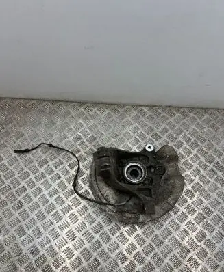 BMW 2 F46 Front wheel hub 6876853 3046349