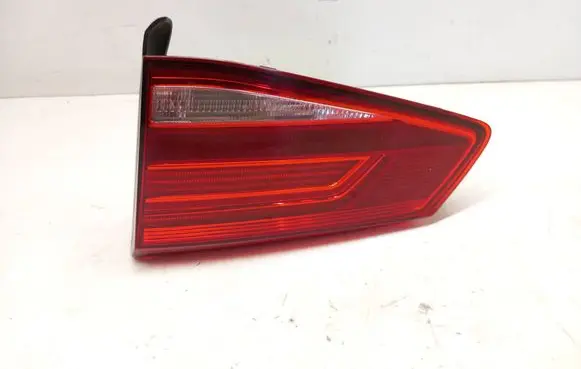 Tailgate rear/tail lights
