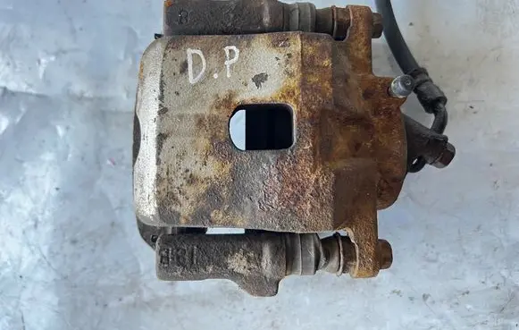 Toyota RAV 4 (XA20) Front brake caliper