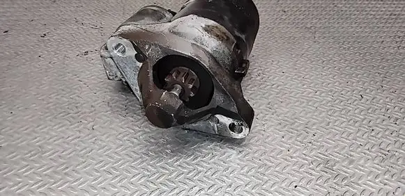 Renault Clio III Starter motor TS8E6 8200369521 1J192110G
