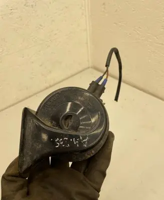 Audi A4 S4 B5 8D Horn signal 0092018