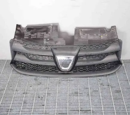 Dacia Sandero Front bumper upper radiator grill 623103971R