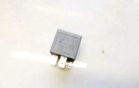 Skoda Octavia Mk1 (1U) Other relay 1j0906381 v23134b63-x396