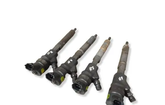 Toyota Yaris Fuel injector 0445110215 2367033030