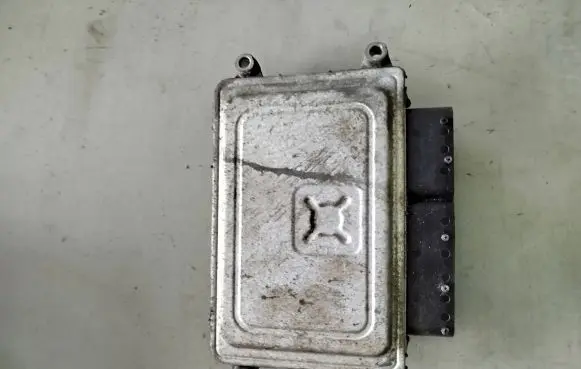 Chevrolet Cruze Engine control unit/module 25181280