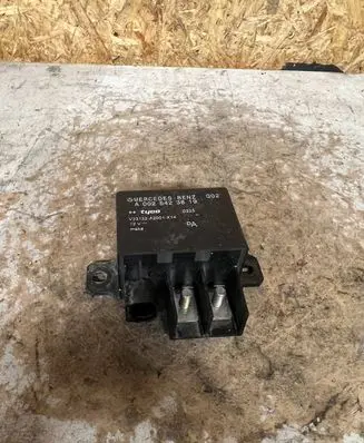 Mercedes-Benz E W211 Charging relay A0025423819 V23132A2001X14
