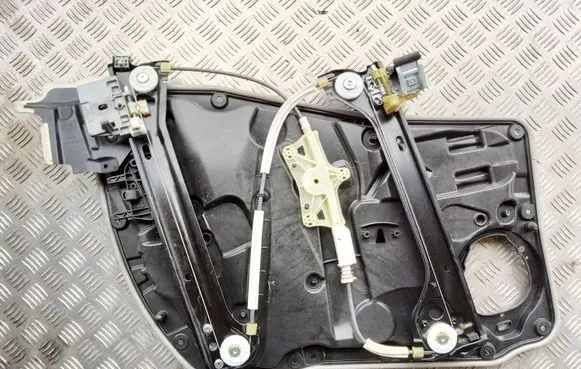 Mercedes-Benz CLA C117 X117 W117 Front window lifting mechanism without motor A2047601634
