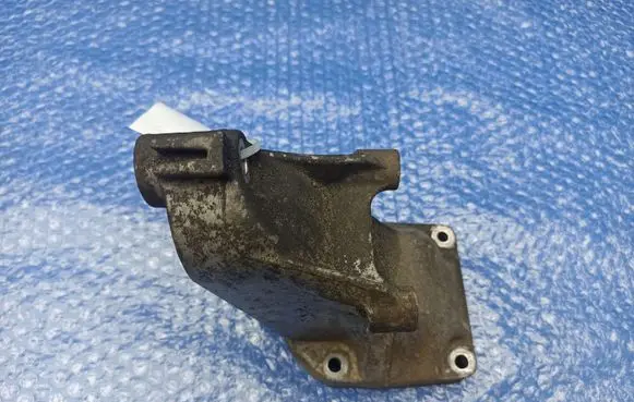 Mercedes-Benz E W211 Engine mounting bracket A6112230704
