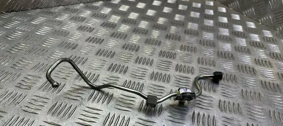 Ford Kuga II Fuel injector supply line/pipe 