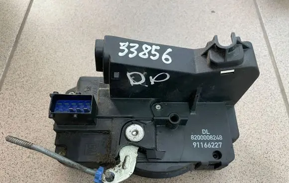 Opel Vivaro Front door lock 8200008248