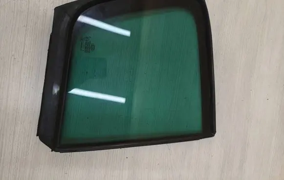 KIA Sportage Rear vent window glass 
