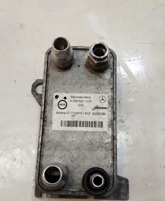 Mercedes-Benz C W205 Engine oil radiator A0995001300