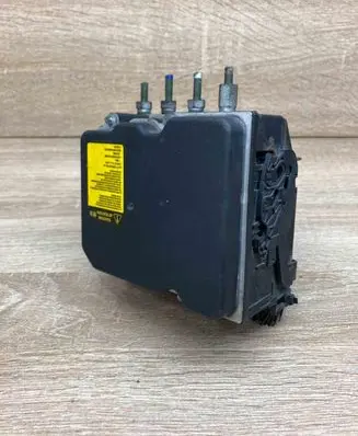 Toyota Avensis T250 ABS Pump 0265950749 WITHPLUG