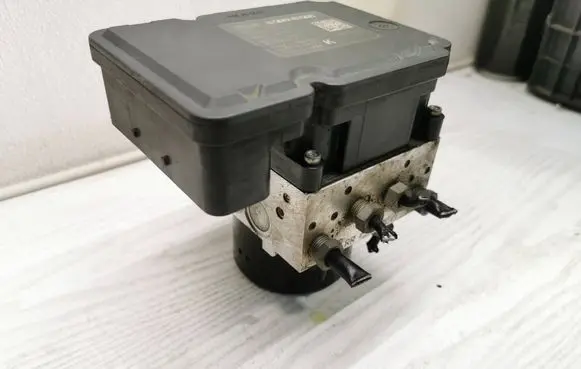 Volvo XC60 ABS Pump 30681619 10061336881 000404972C1