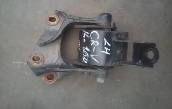 Honda CR-V Engine mount bracket
