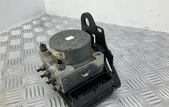 Volkswagen PASSAT B8 ABS Pump 3Q0907379Q